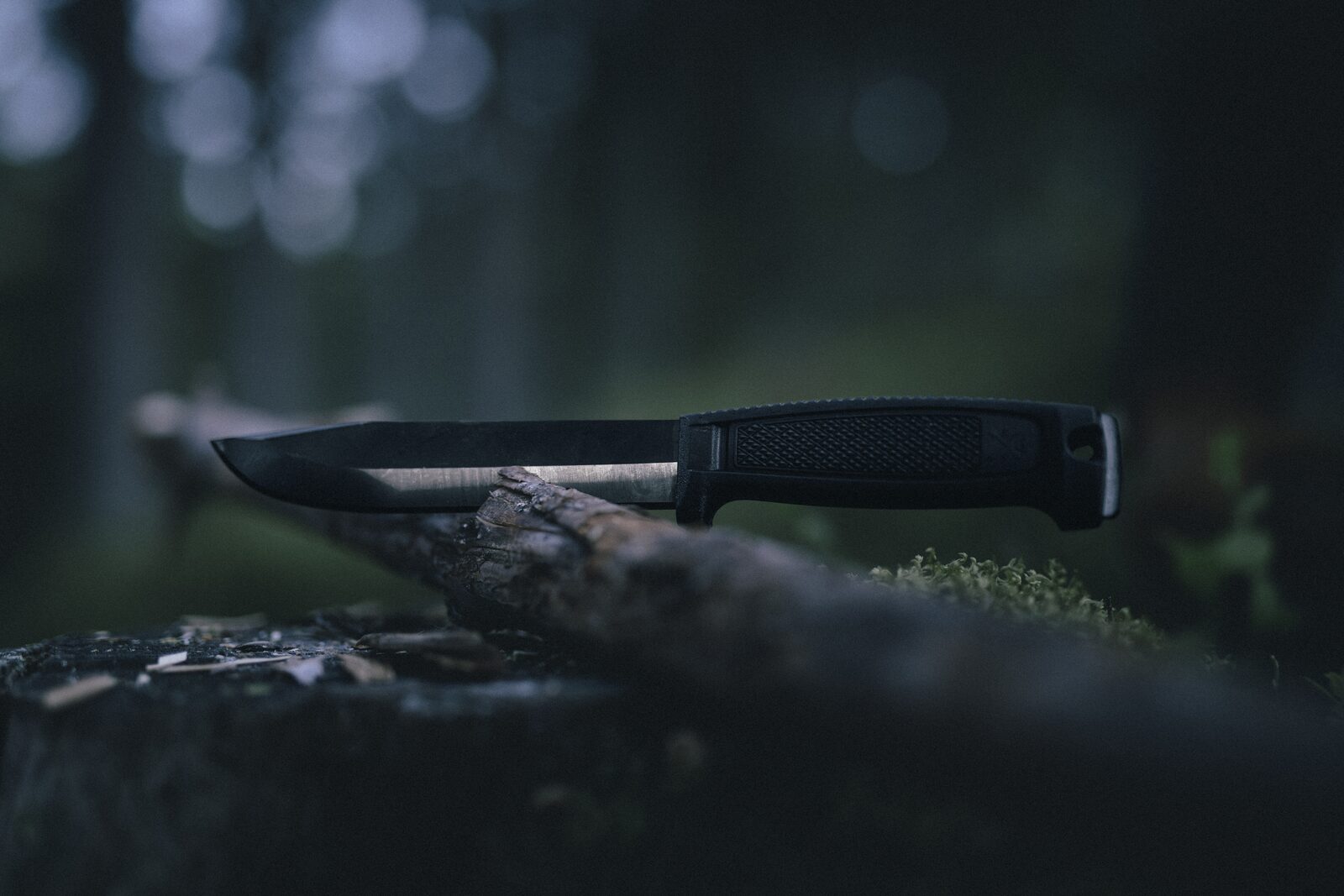 Detail čepele Morakniv Mörkret s vysokým plochým brusem
